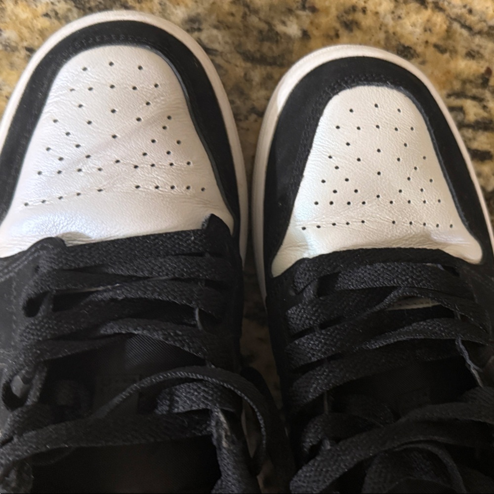 Nike Black and White Low-Top Sneakers - Picture 6 of 12